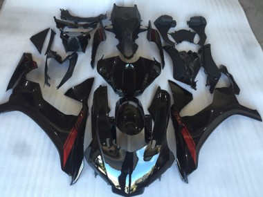 15-19 Nero Lucido Con Logo Rosso R1 Carena